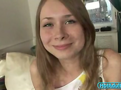 Секс с молодой девкой на модульном диване